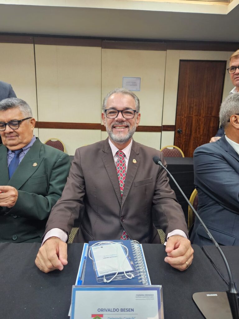 Presidente do Sirecom Grande Florianópolis, Orivaldo Besen, participa da I Reunião Plenária do Sistema Confere/Cores