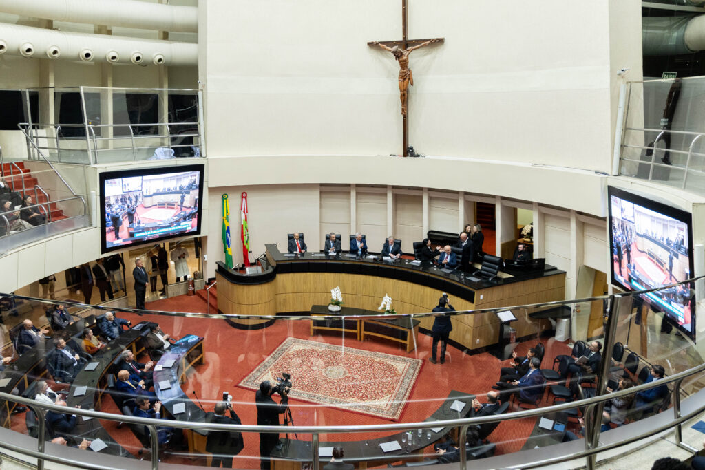 SIRECOM Grande Florianópolis é homenageado em sessão solene pelos 78 anos da Fecomércio SC e 80 anos do Sesc e do Senac